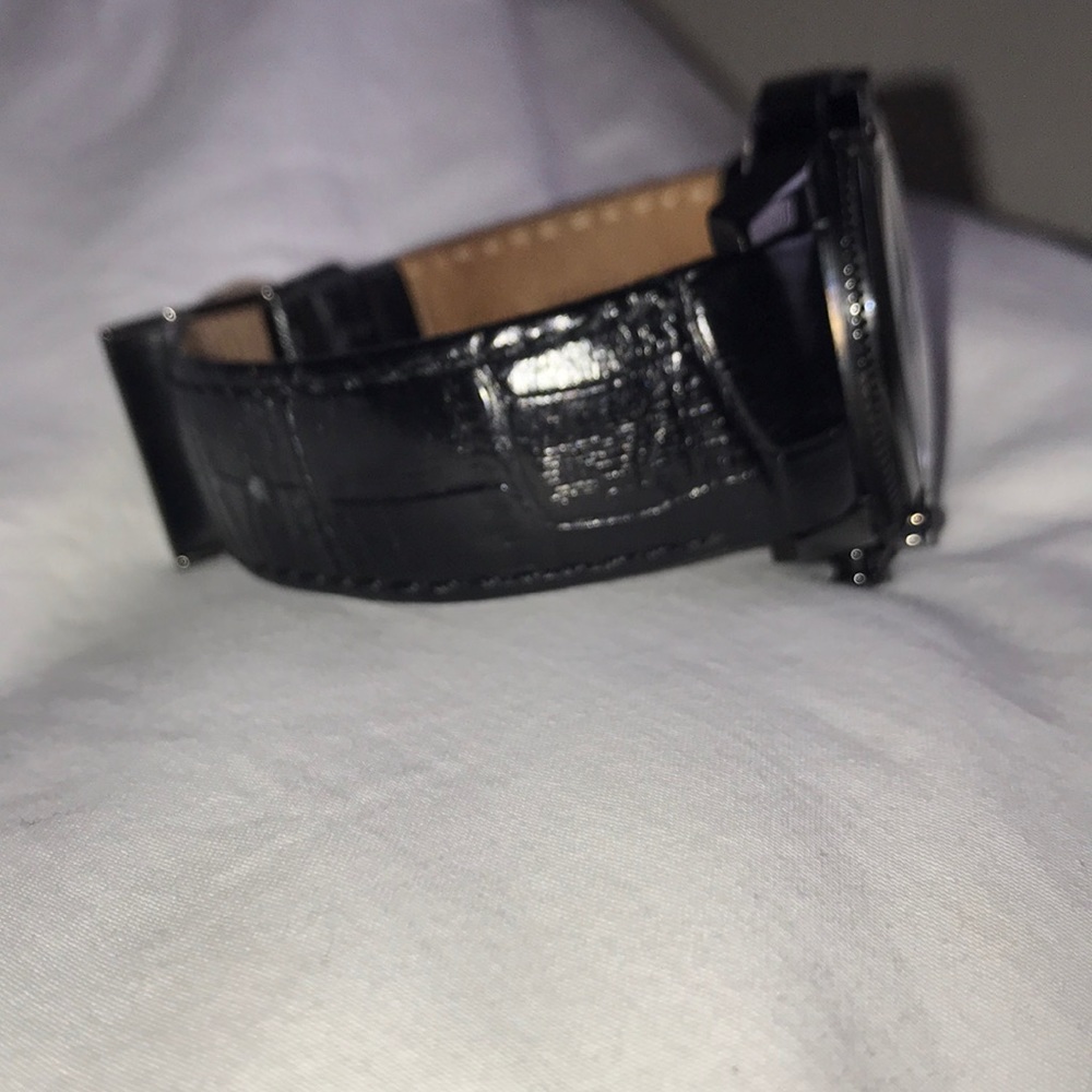 Authentic Guess watch - Picture 4 of 6